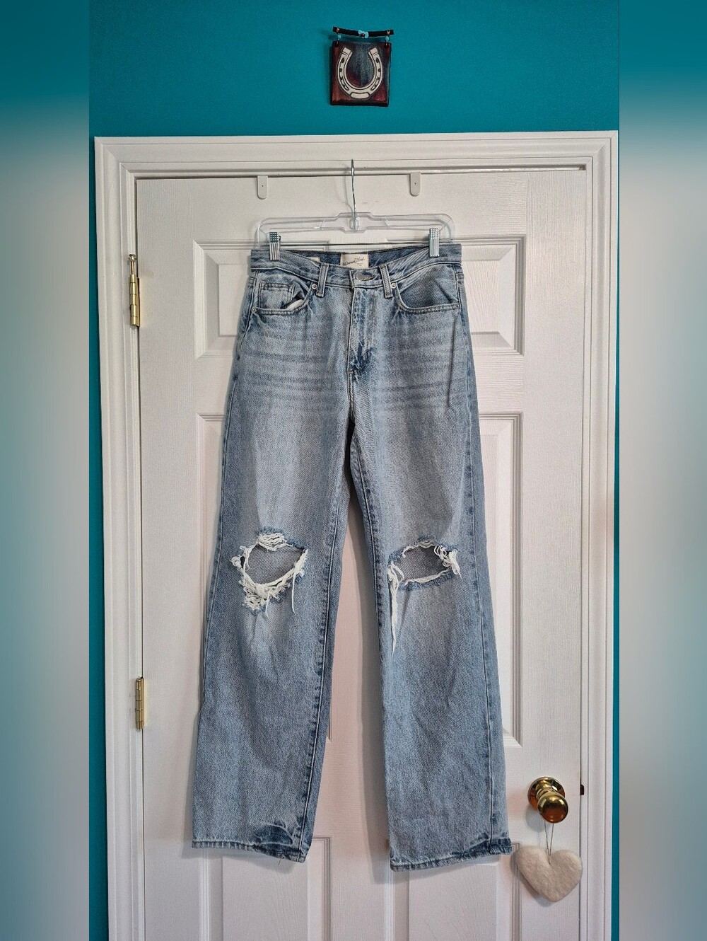 NWOT - 90's Baggy Distressed Classic Blue Jeans